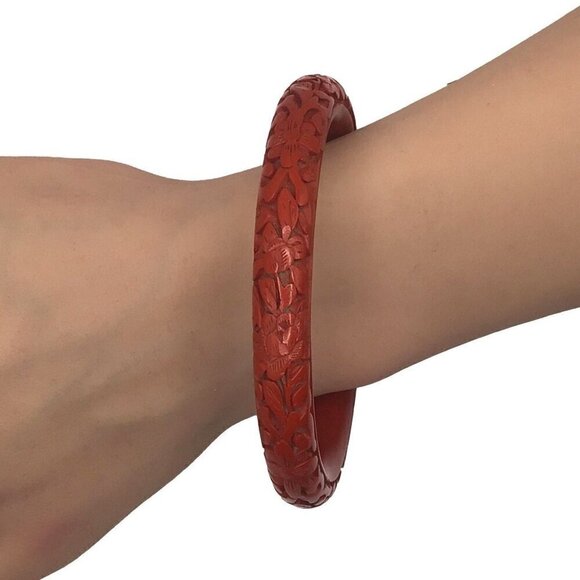 Vintage Cinnabar Bangle Bracelet Flower Design Dark Red Traditional - Picture 3 of 3